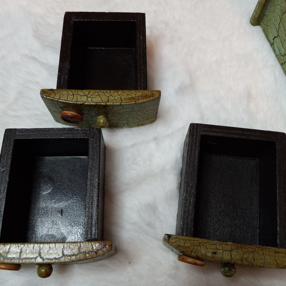 Kitschy Mini Wardrobe Style Teddy Bear Jewelry Box - Picture 11 of 15